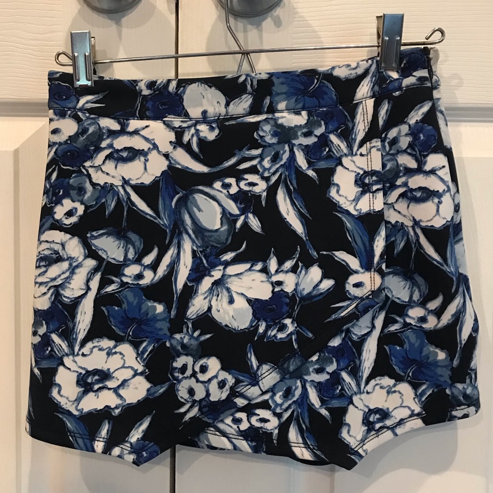 Abercrombie & Fitch Floral Skort